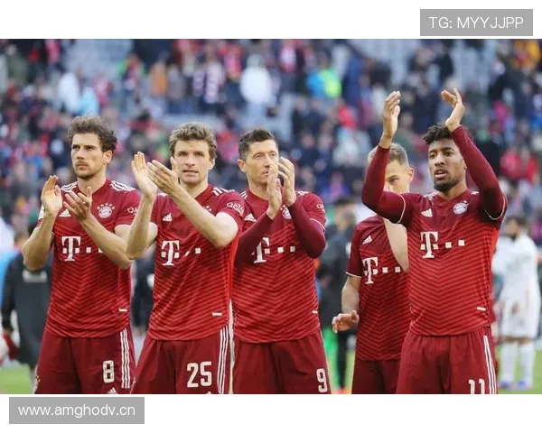 拜仁阵容豪华却表现混乱,结构性问题对赛季走势形成制约 拜仁阵容豪华却表现混乱,结构性问题对赛季走势形成制约