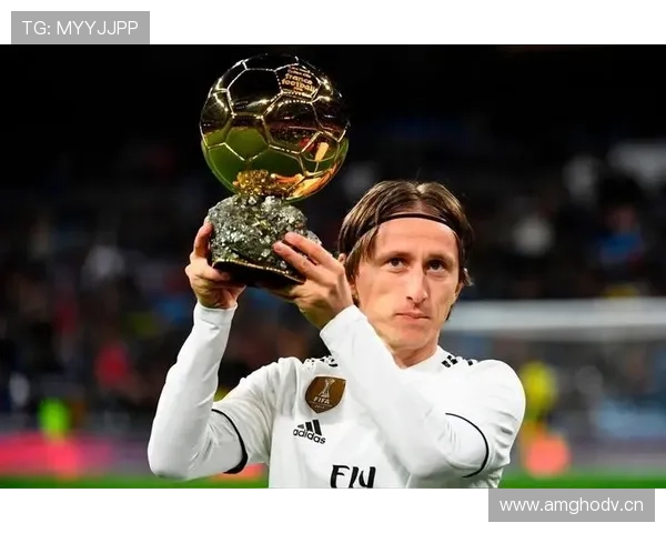 德容 vs 莫德里奇：中场组织与节奏控制差距在哪