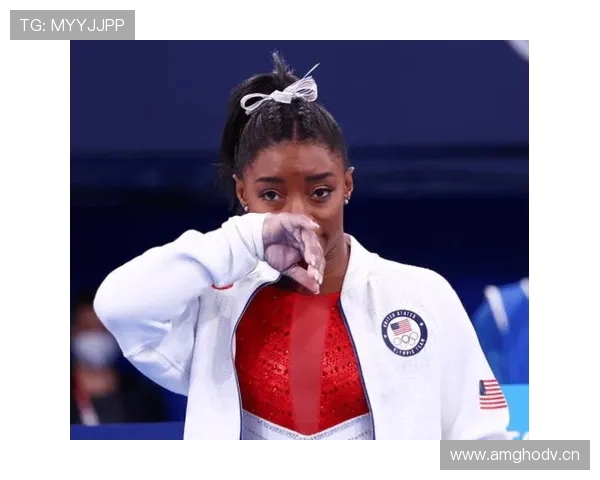 西蒙·拜尔斯这日常鞋子比我一周工资还贵，完了还能笑着变身超级英雄？