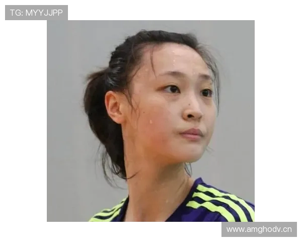 惠若琪随手晒私服，单件价格比我整月工资还高，尴尬得笑不出来